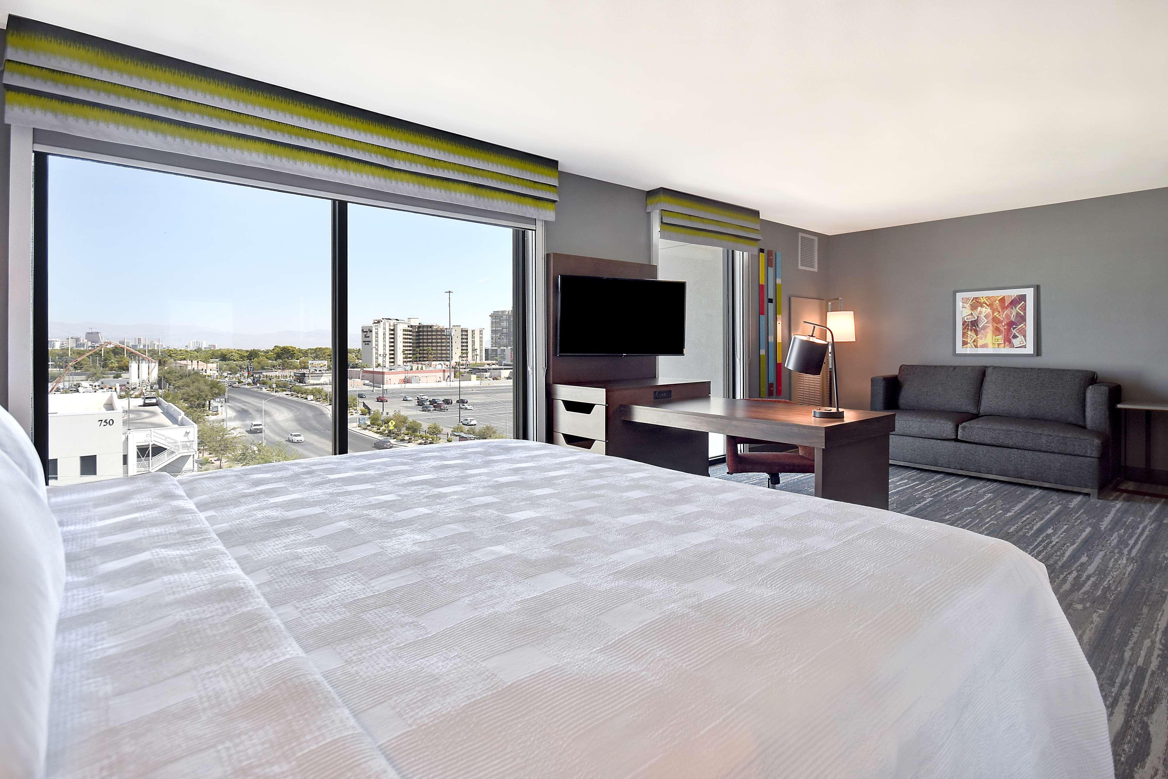 Hampton & Vegas Convention Center - No Fee Hotel 3*
