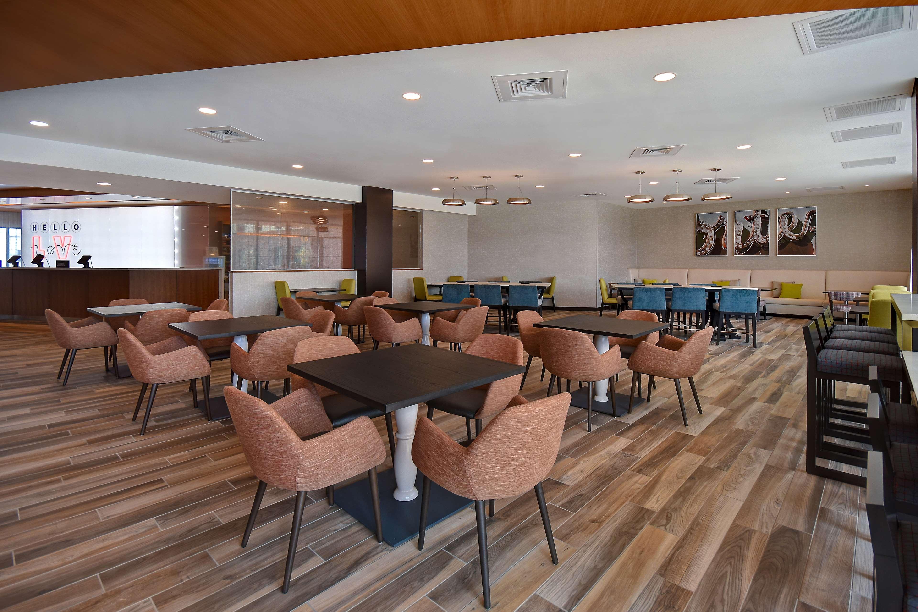 Hampton & Vegas Convention Center - No Fee Hotel 3*